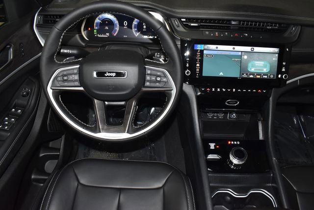 New 2026 Jeep Grand Cherokee Limited w/ Trailer Tow Package image 12