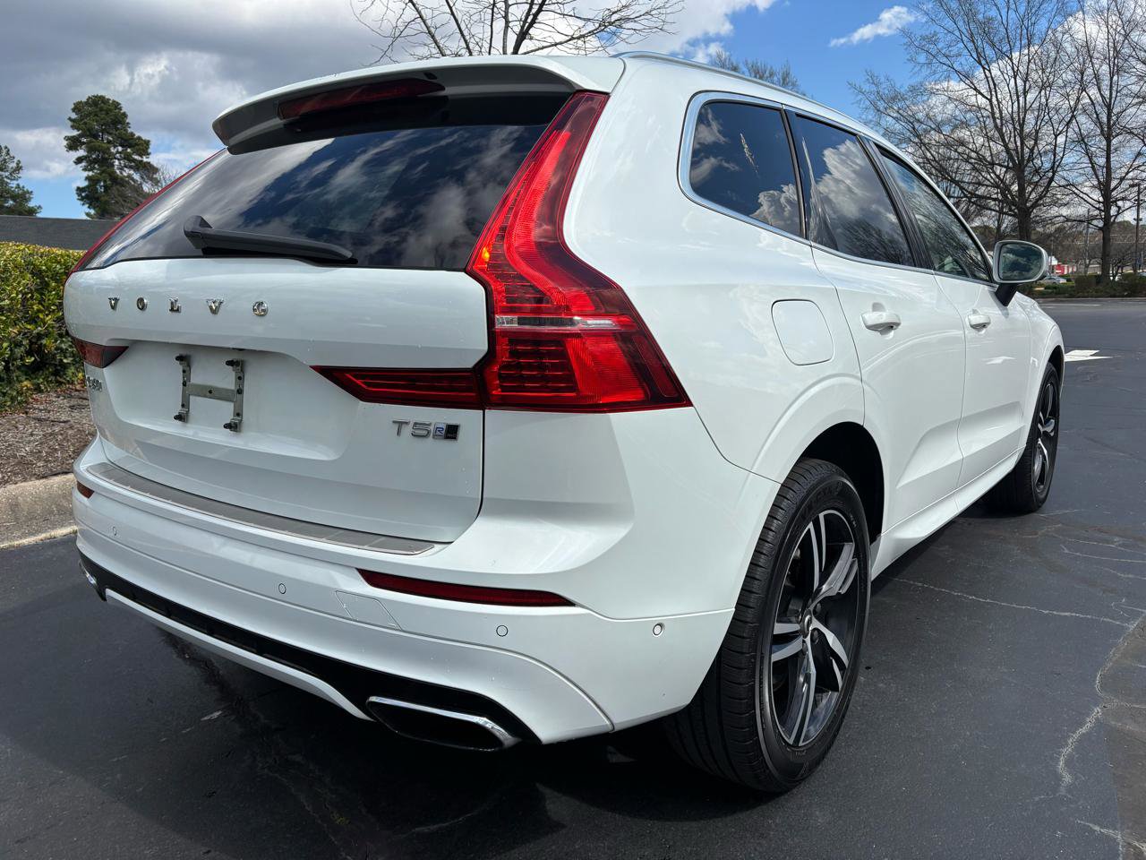 Used 2019 Volvo XC60 T5 R-Design w/ Protection Package Premier AWD/4WD image 7