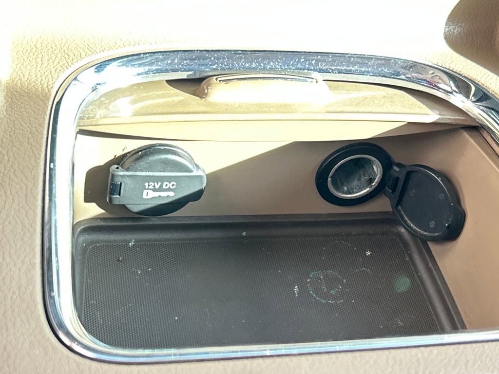 Used 2013 Chrysler Town & Country Limited image 14