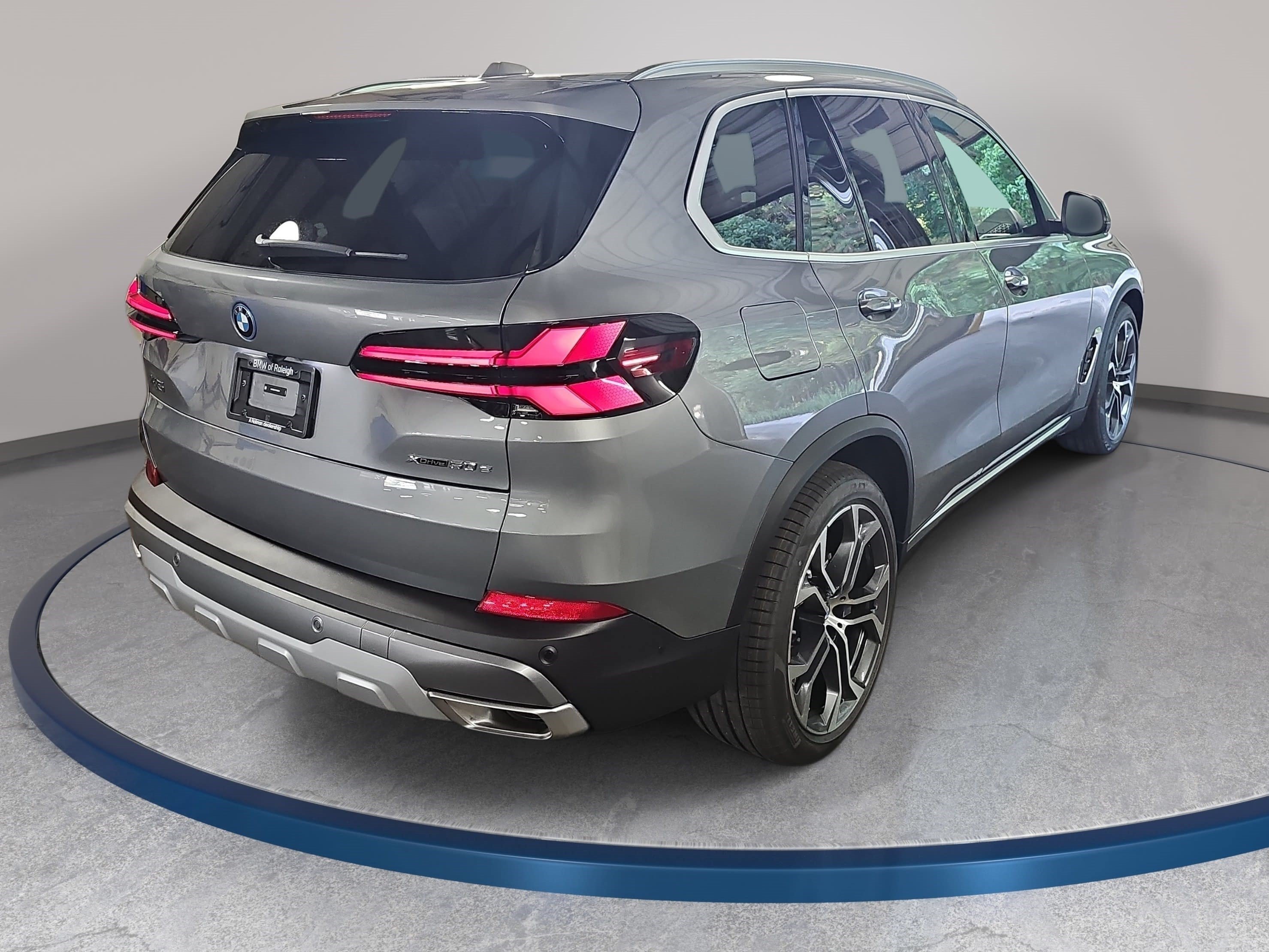 New 2026 BMW X5 xDrive50e w/ Climate Comfort Package AWD/4WD image 5