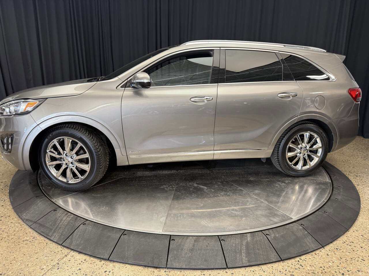 Used 2017 Kia Sorento SX image 11