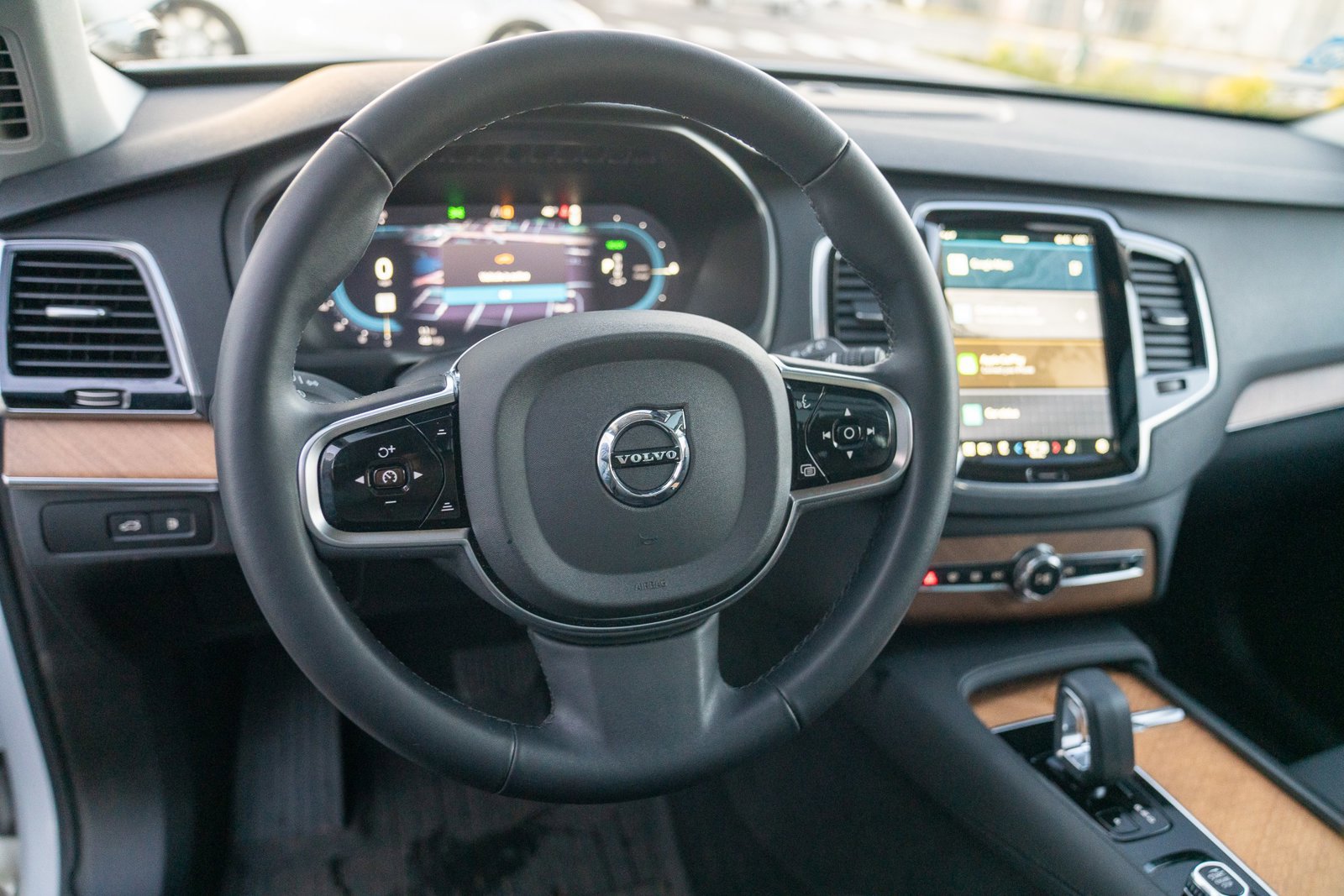 Used 2024 Volvo XC90 T8 Plus w/ Protection Package Premier image 13