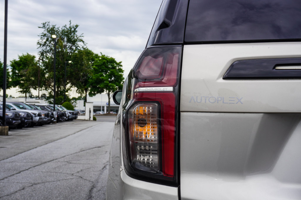 Used 2024 Chevrolet Suburban RST RWD image 39