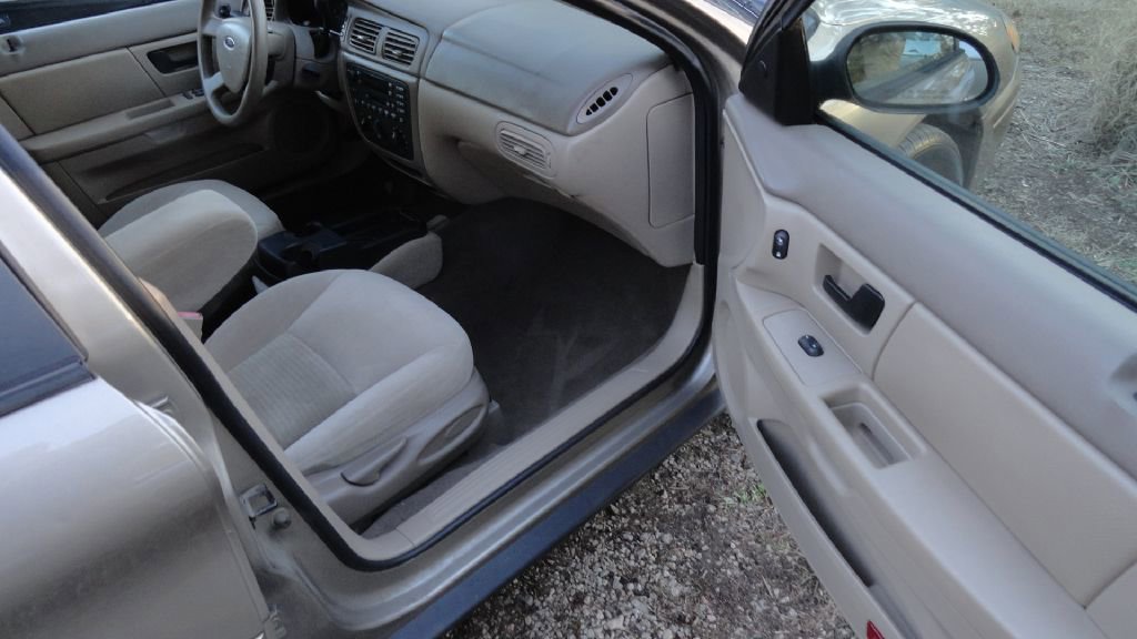 Used 2004 Ford Taurus SE image 13
