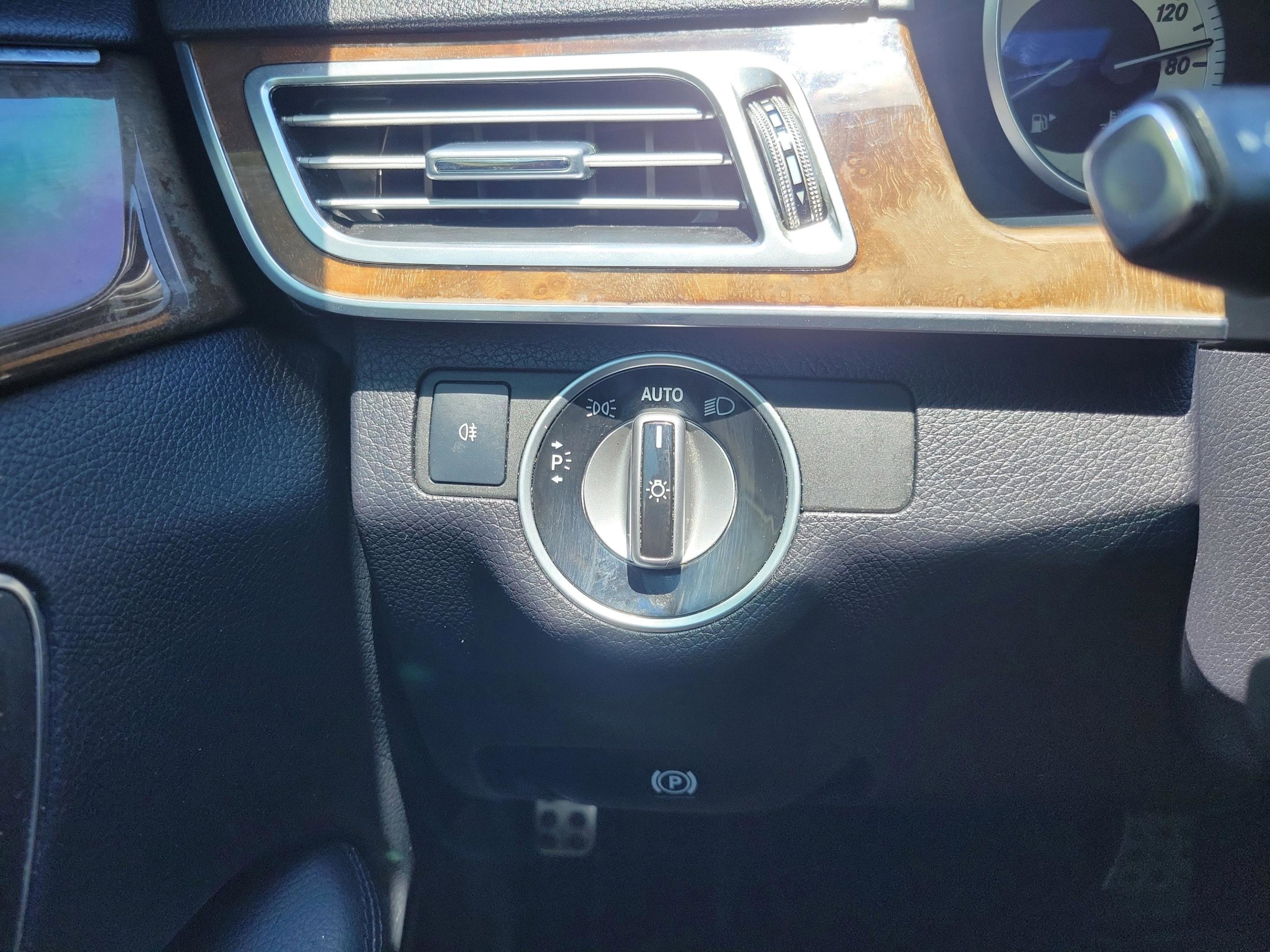 Used 2016 Mercedes-Benz E 350 4MATIC Sedan image 19