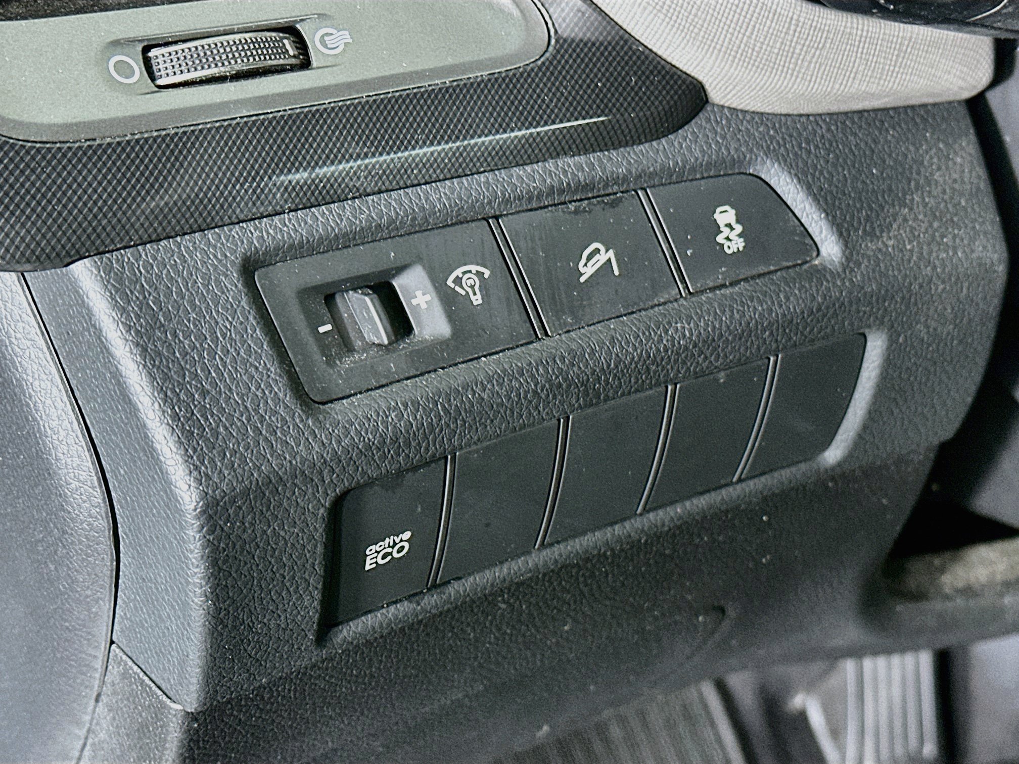 Used 2014 Hyundai Santa Fe Sport FWD image 17