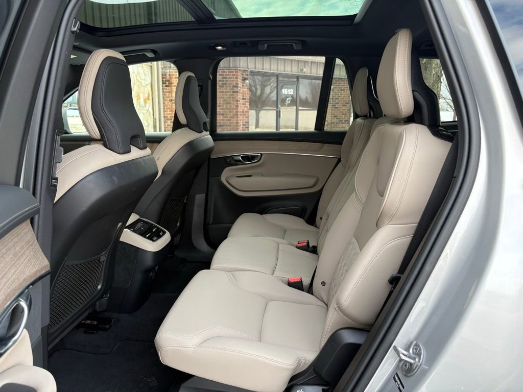 Used 2025 Volvo XC90 B6 Plus image 43
