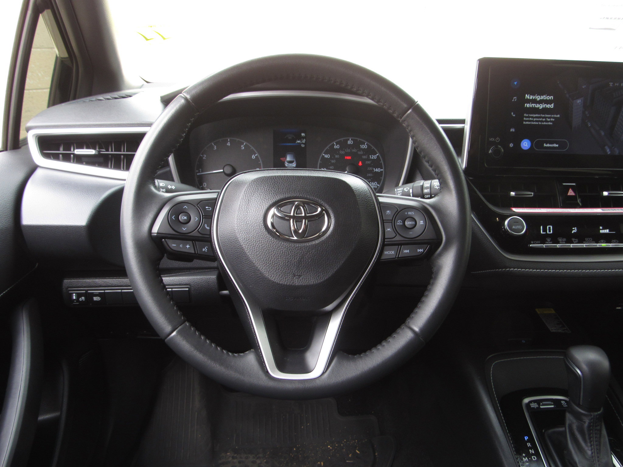 Used 2025 Toyota Corolla SE w/ SE Package image 21
