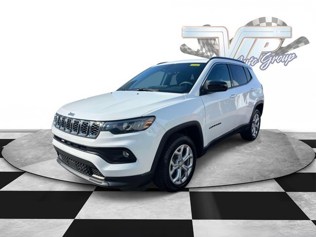 Used 2024 Jeep Compass Latitude image 2