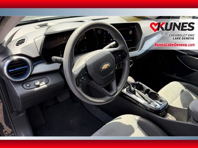 Used 2025 Chevrolet Trax LT FWD image 15