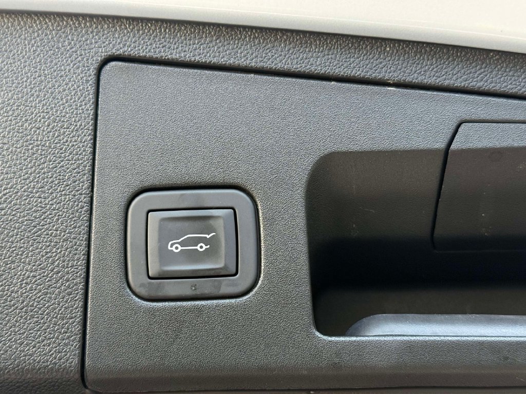 Certified 2025 Cadillac XT4 Premium Luxury FWD image 18