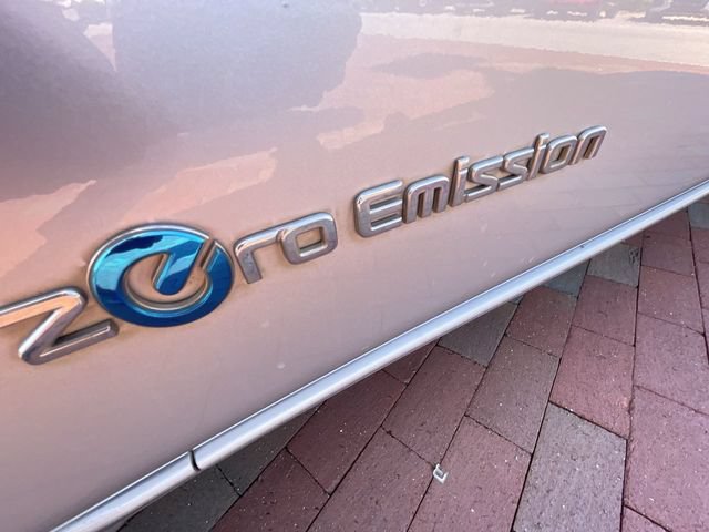 Used 2015 Nissan Leaf SL FWD image 30