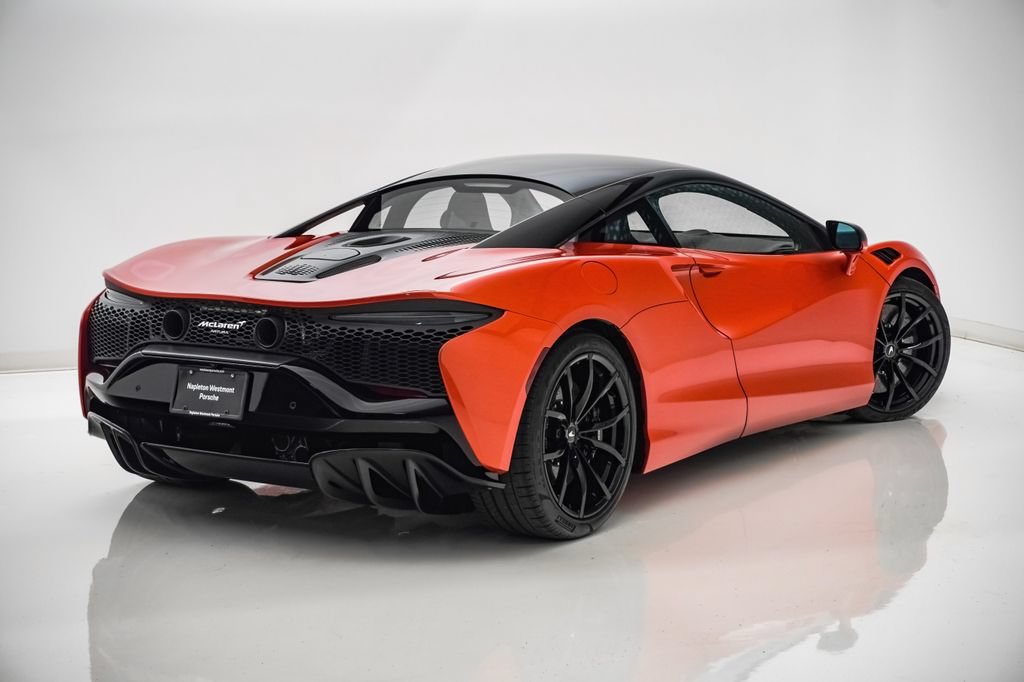 Used 2023 McLaren Artura RWD image 12