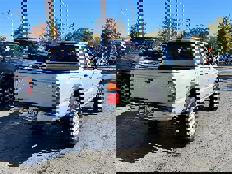 Used 2002 Toyota Tacoma PreRunner image 3