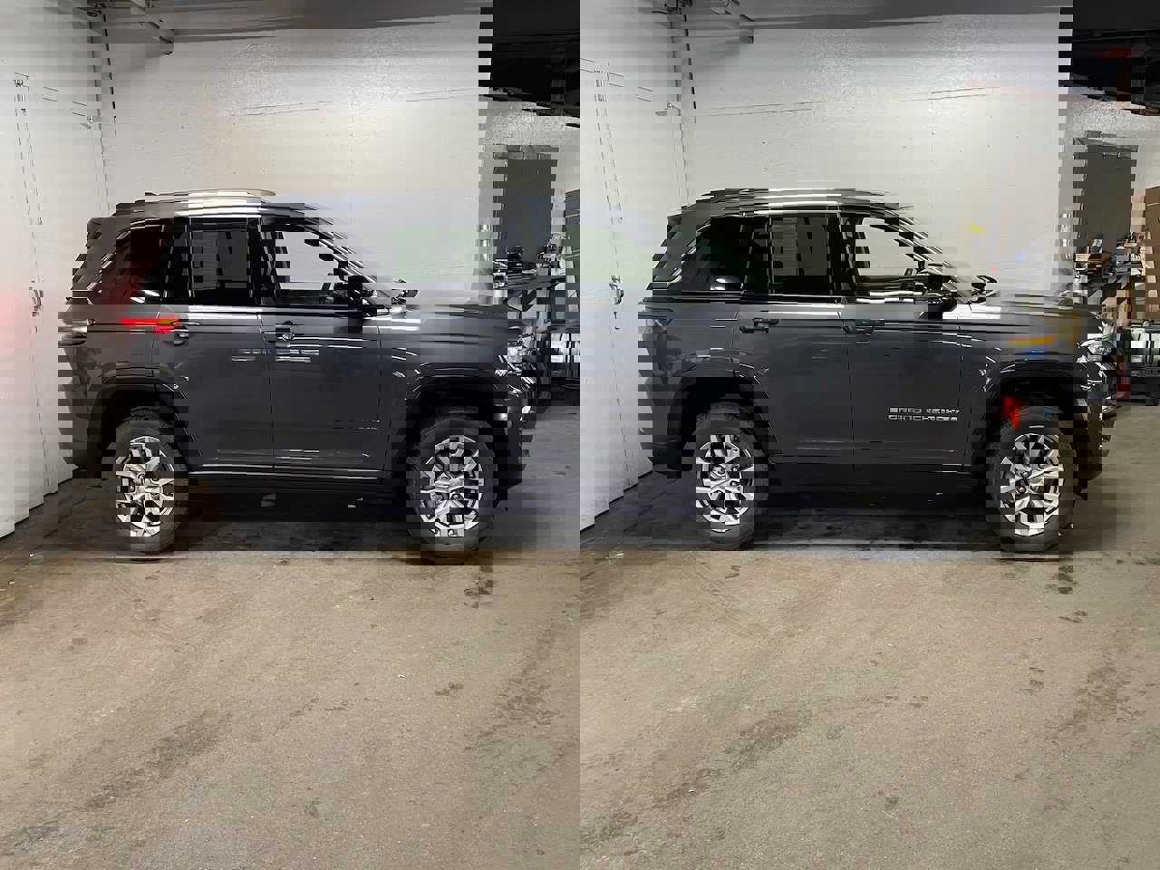 Used 2022 Jeep Grand Cherokee Limited image 4