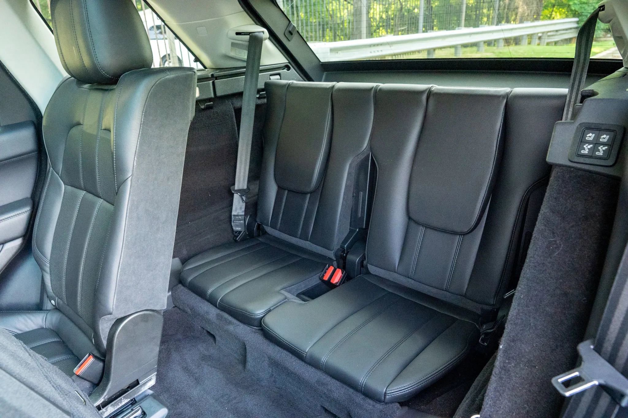 Used 2016 Land Rover Range Rover Sport SE image 17