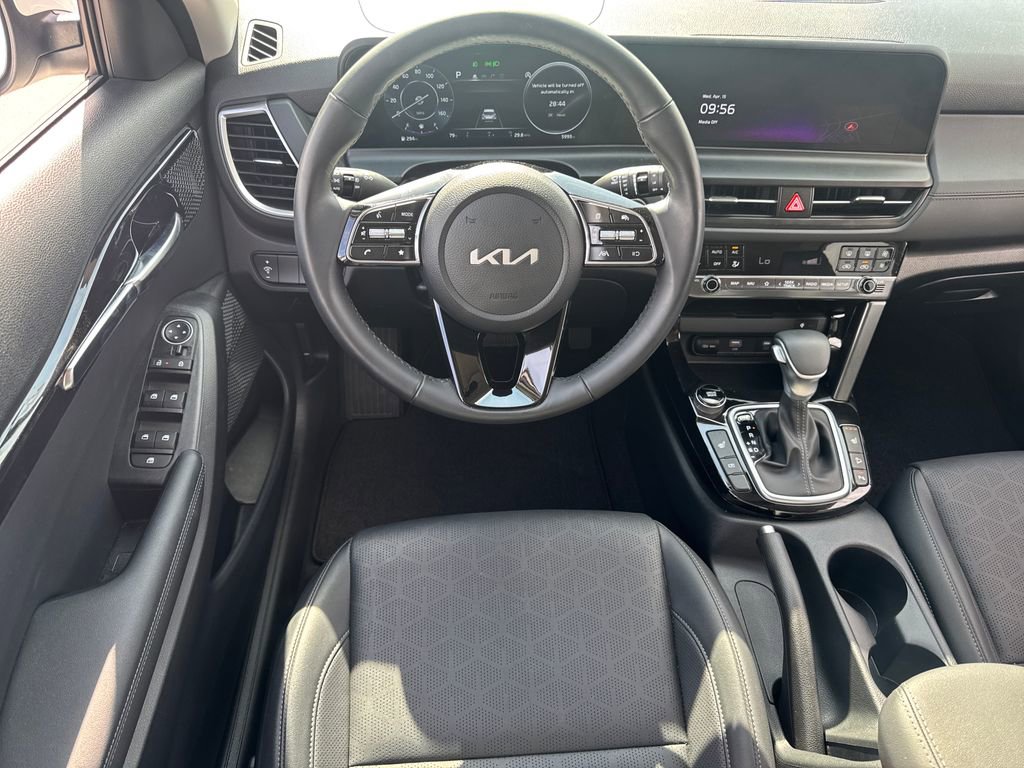 Used 2025 Kia Seltos EX image 14