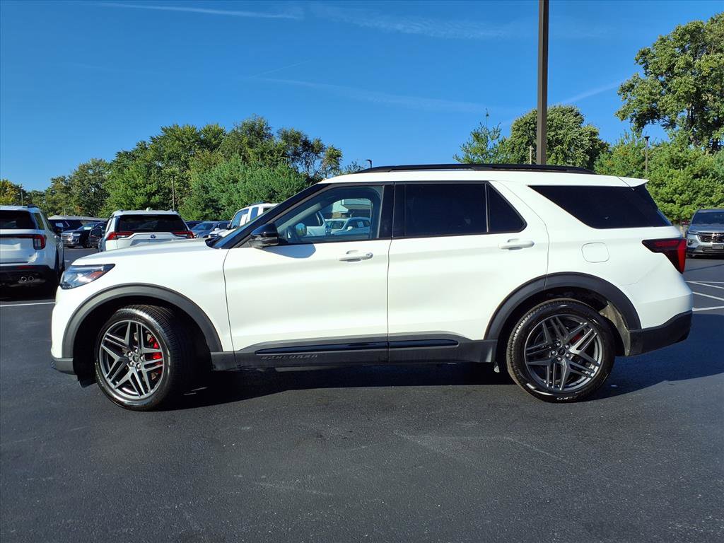 Used 2025 Ford Explorer ST image 35
