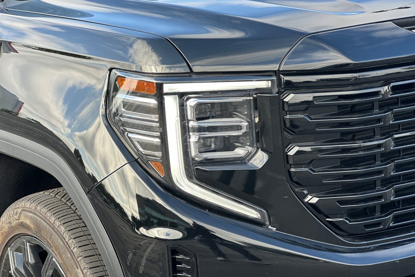 Used 2025 GMC Sierra 1500 Denali w/ Denali Reserve Package AWD/4WD image 44