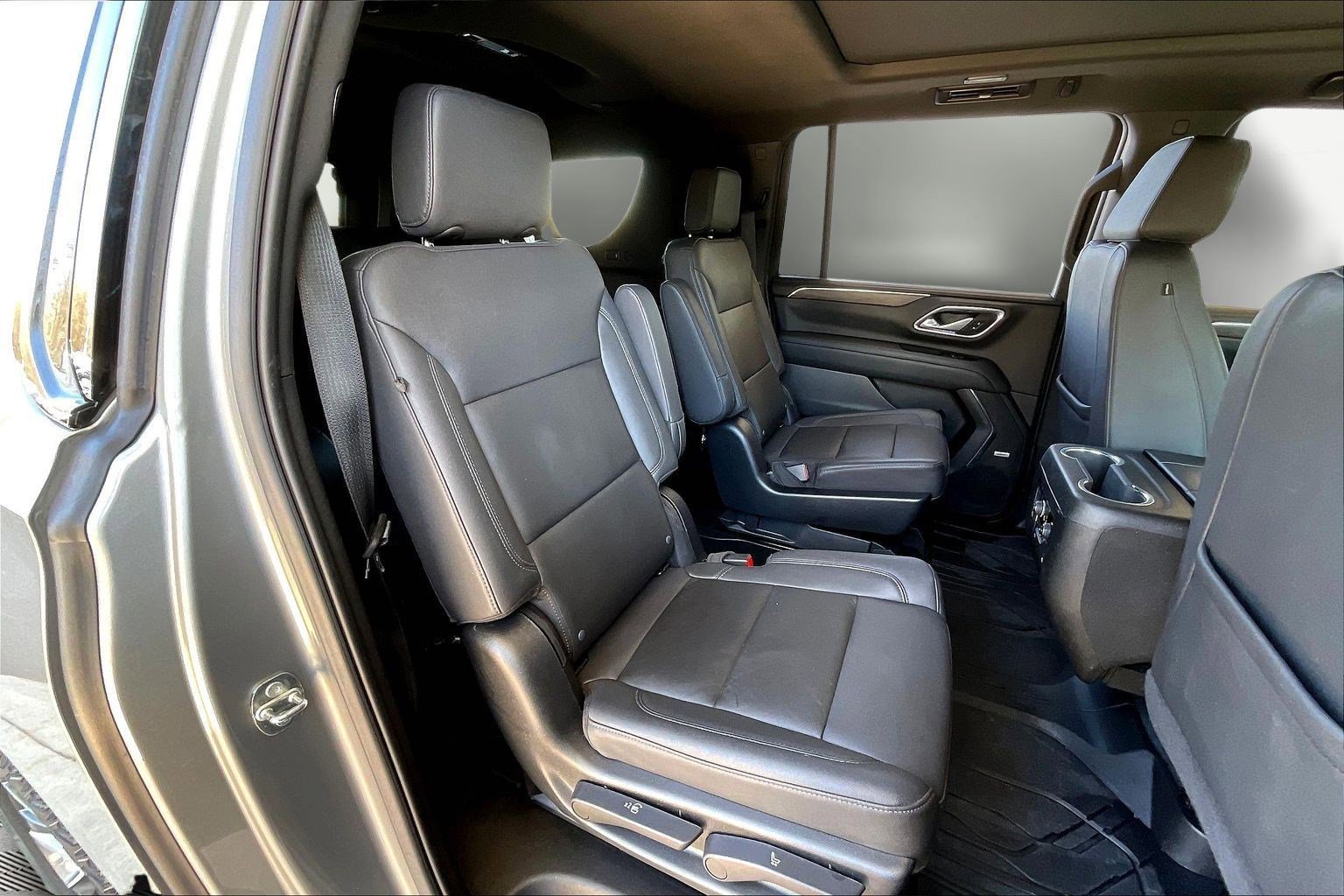 Used 2023 Chevrolet Suburban Z71 w/ Luxury Package image 25