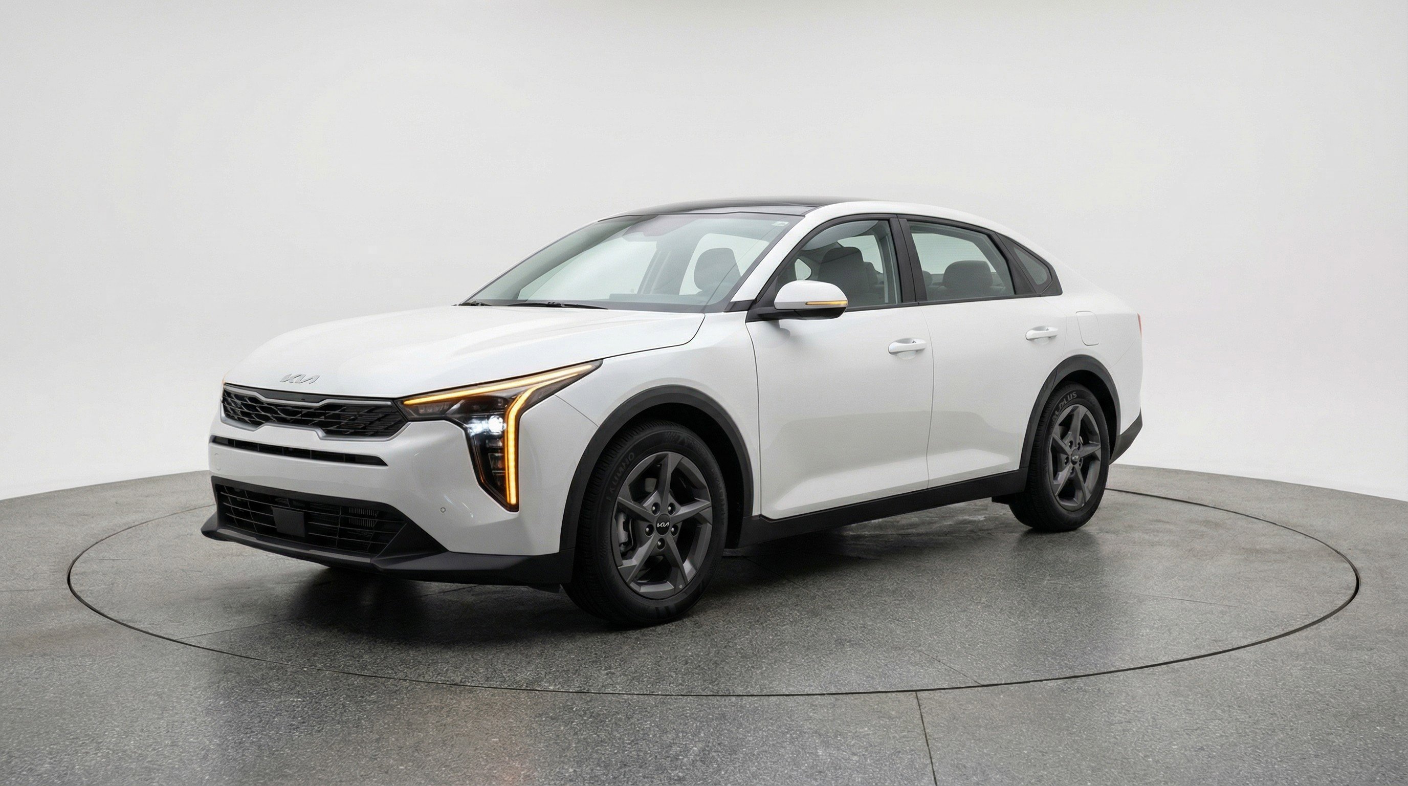 Used 2025 Kia K4 LXS image 3