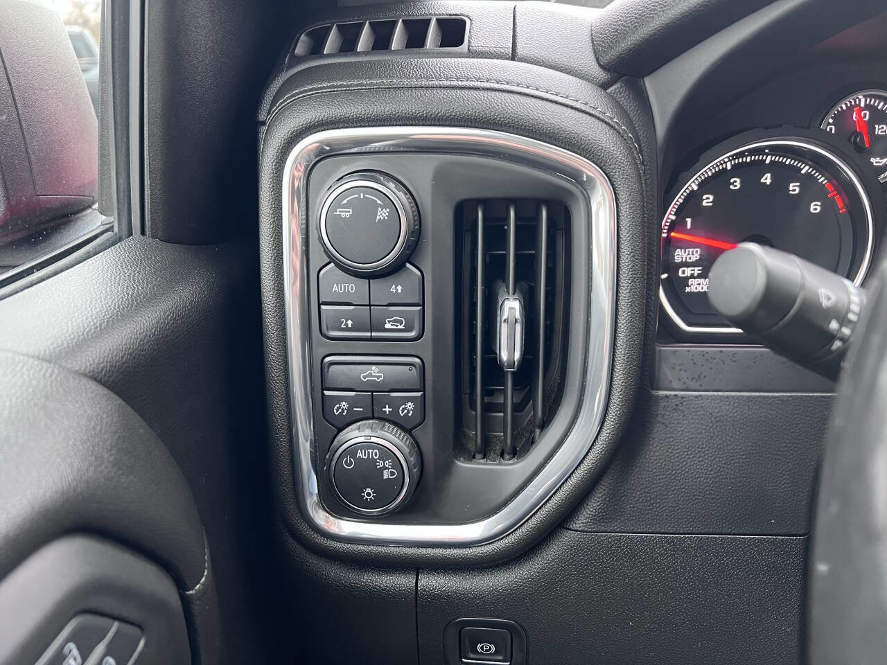 Used 2019 Chevrolet Silverado 1500 LT w/ All-Star Edition image 13