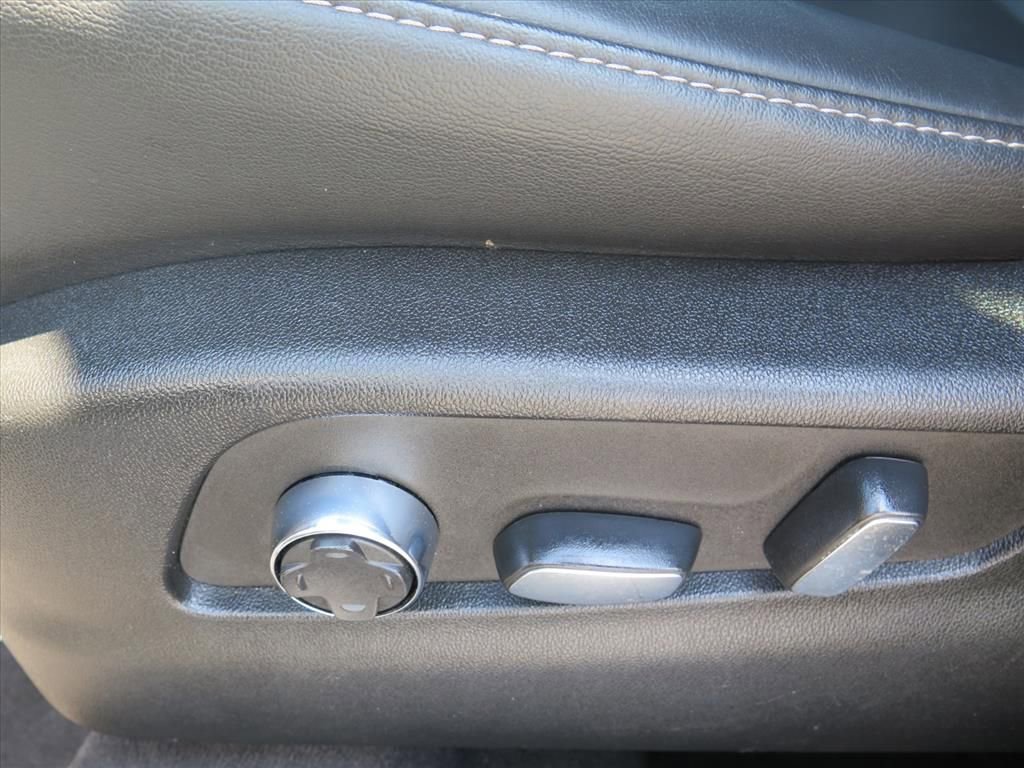 Certified 2024 Cadillac XT4 Premium Luxury image 12