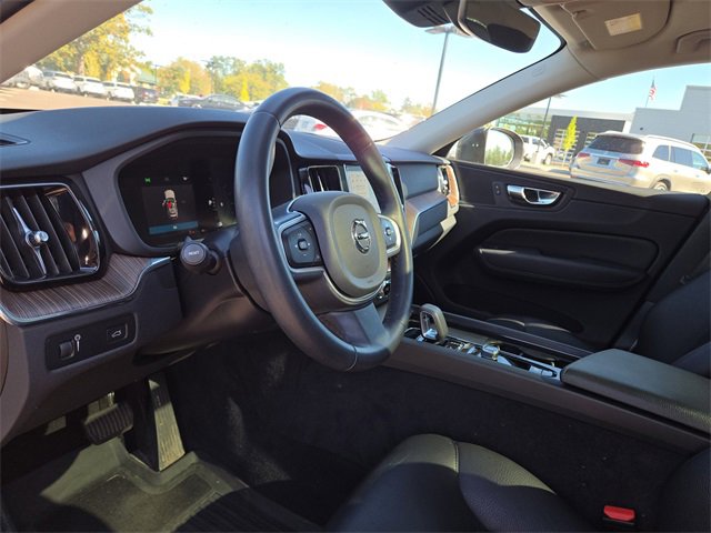 Used 2022 Volvo XC60 B5 Momentum w/ Climate Package image 23
