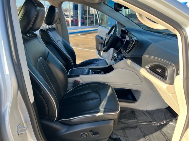 Used 2024 Chrysler Pacifica Limited image 17