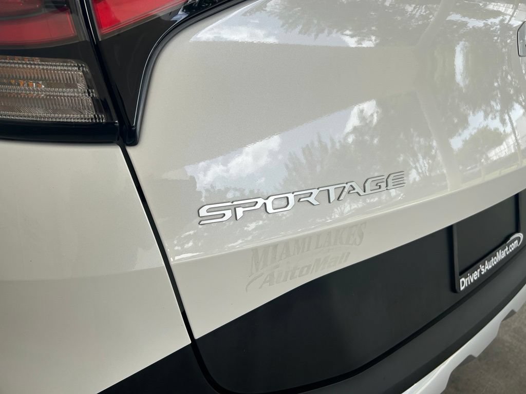 Used 2024 Kia Sportage LX FWD image 16