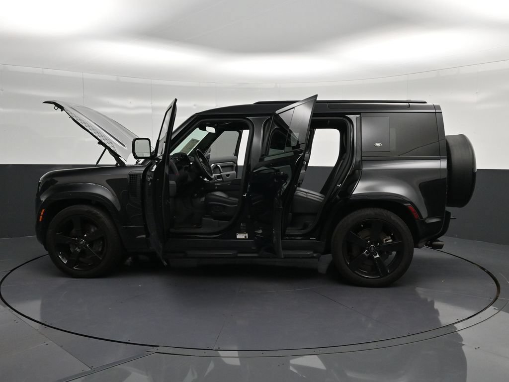Used 2024 Land Rover Defender 110 X-Dynamic SE AWD/4WD image 29
