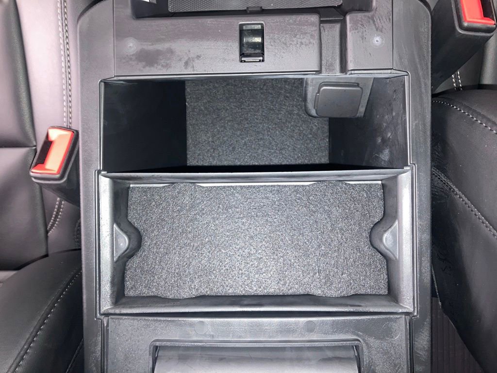 Used 2022 Ford Explorer XLT w/ Equipment Group 202A image 11