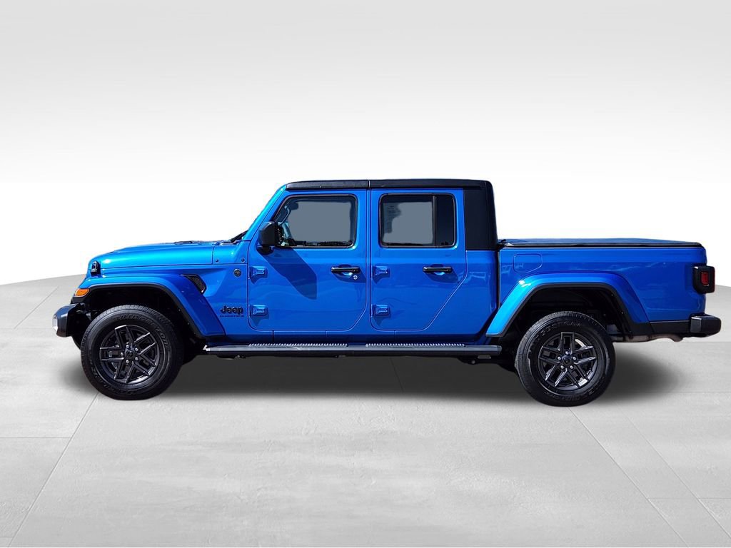 Used 2024 Jeep Gladiator Sport image 2