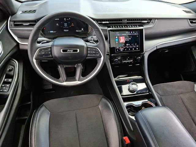 Used 2023 Jeep Grand Cherokee Altitude AWD/4WD image 2