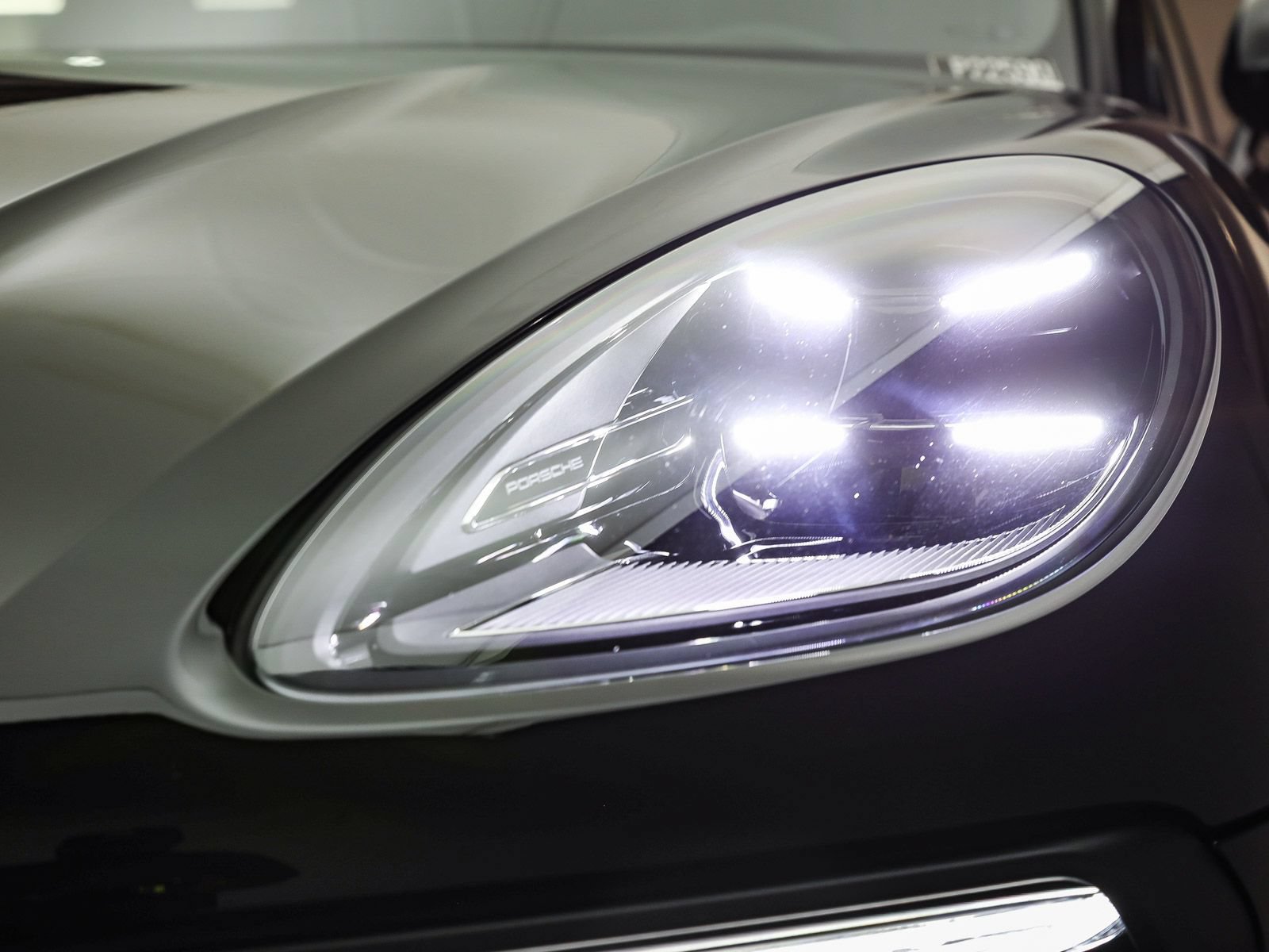 Certified 2026 Porsche Macan AWD/4WD image 11