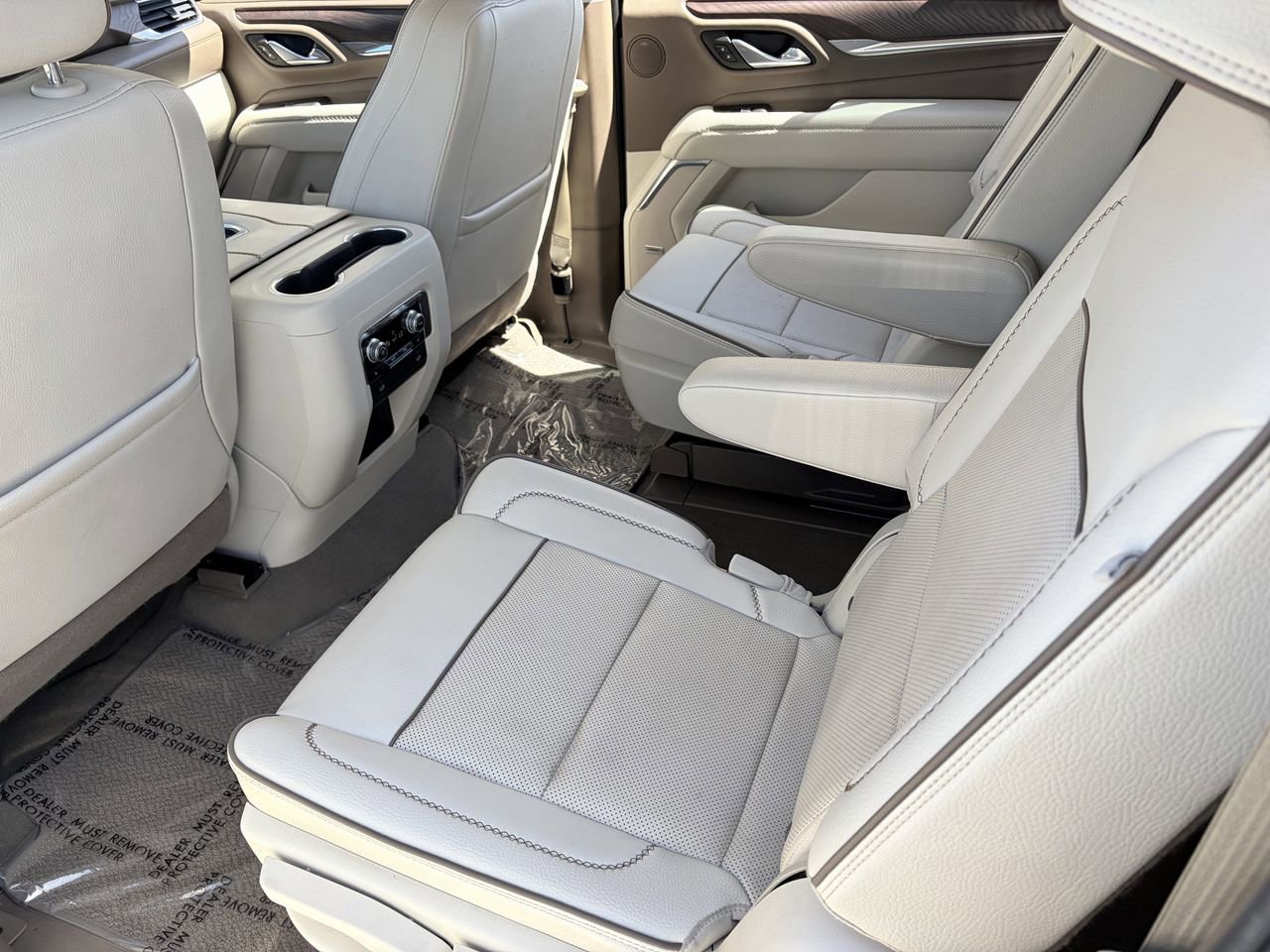 Used 2022 GMC Yukon XL Denali AWD/4WD image 16