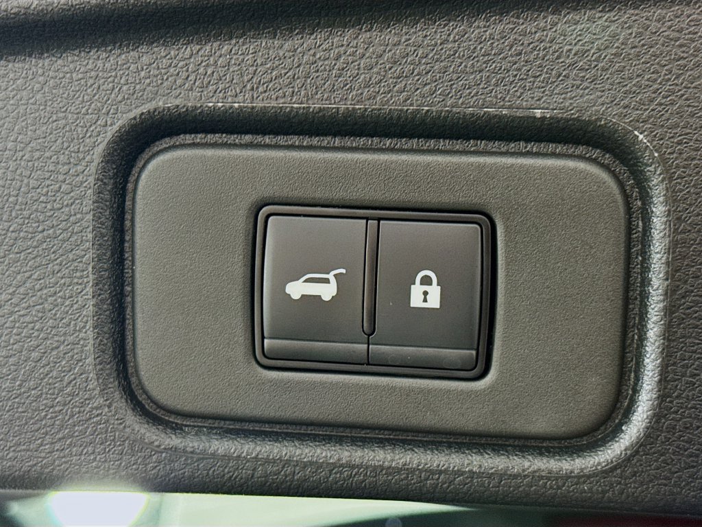 Certified 2025 Nissan Pathfinder Platinum AWD/4WD image 33