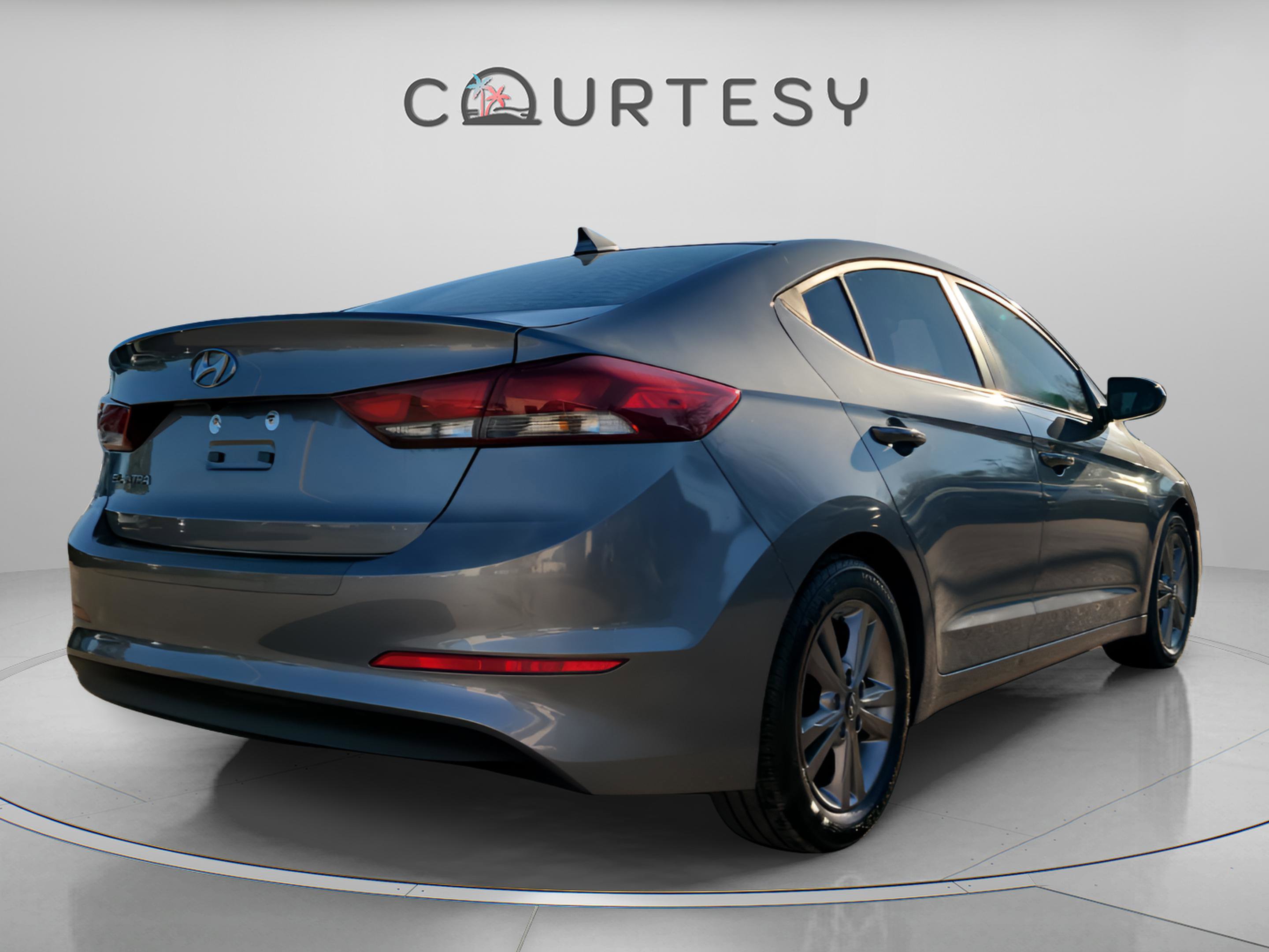 Used 2017 Hyundai Elantra SE image 4