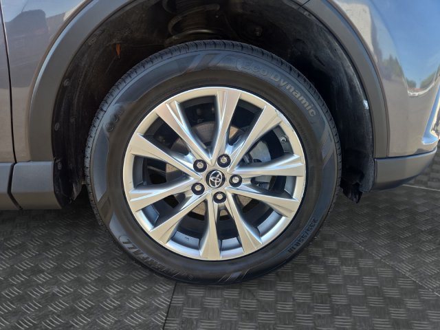 Used 2018 Toyota RAV4 Limited w/ Carpet Mat Package FWD image 38
