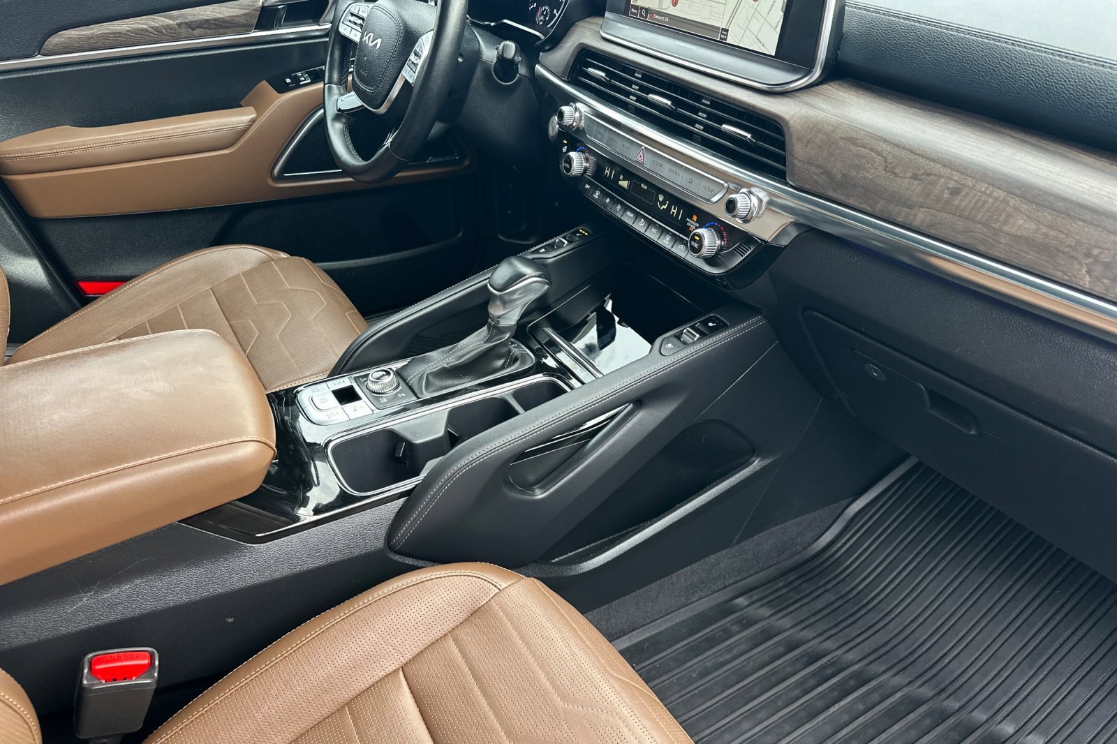 Used 2022 Kia Telluride SX w/ SX Prestige Package image 14