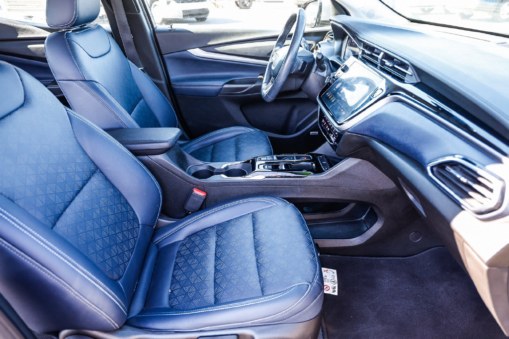 Used 2022 Chevrolet Bolt EUV Premier w/ Sun & Sound Package FWD image 30