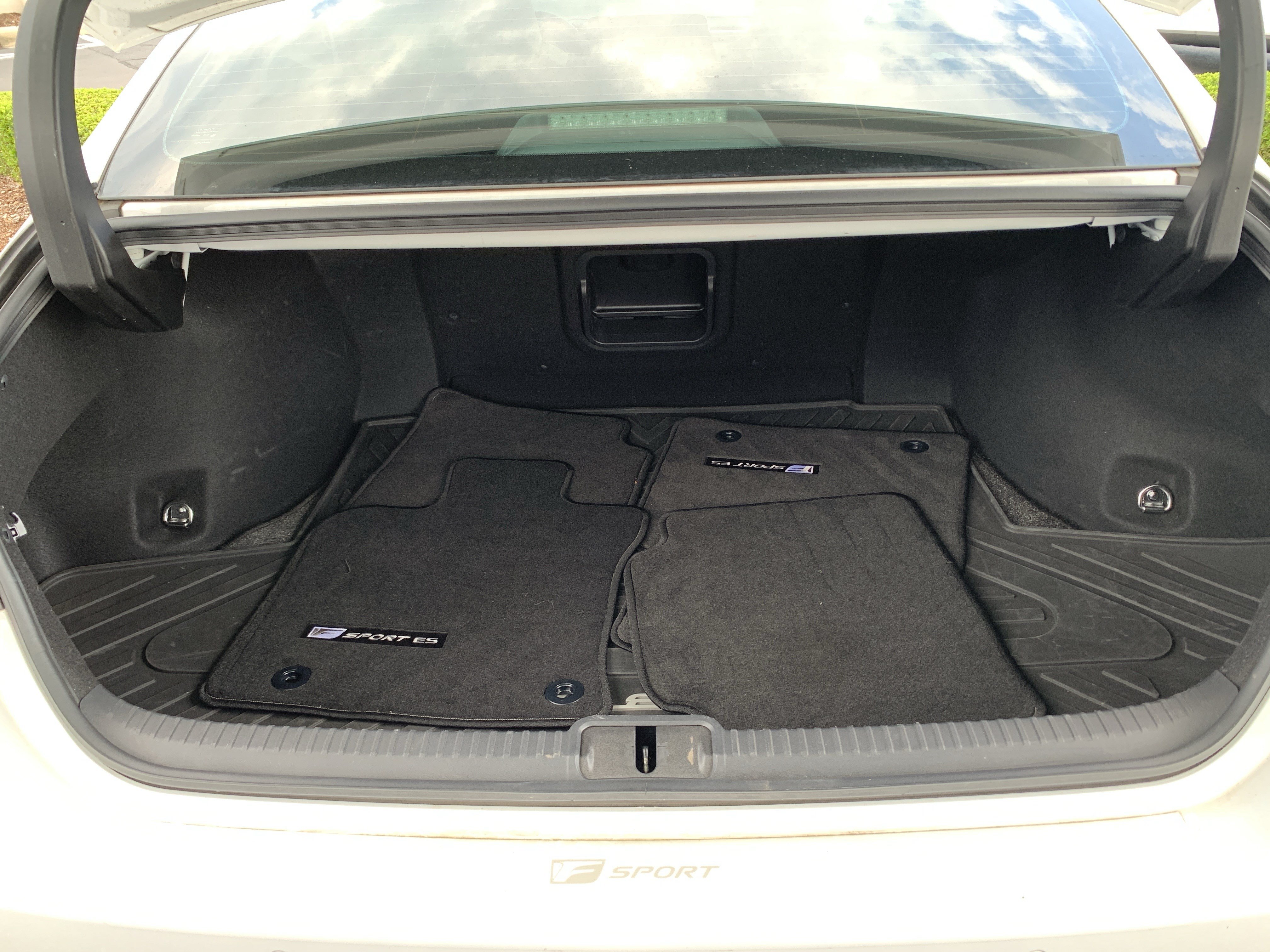 Used 2022 Lexus ES 300h F Sport w/ Accessory Package 2 FWD image 34