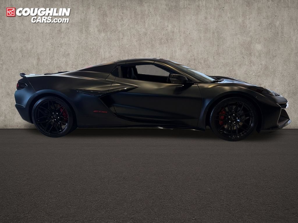 Used 2025 Chevrolet Corvette Z06 w/ Stealth Interior Trim Package RWD image 9