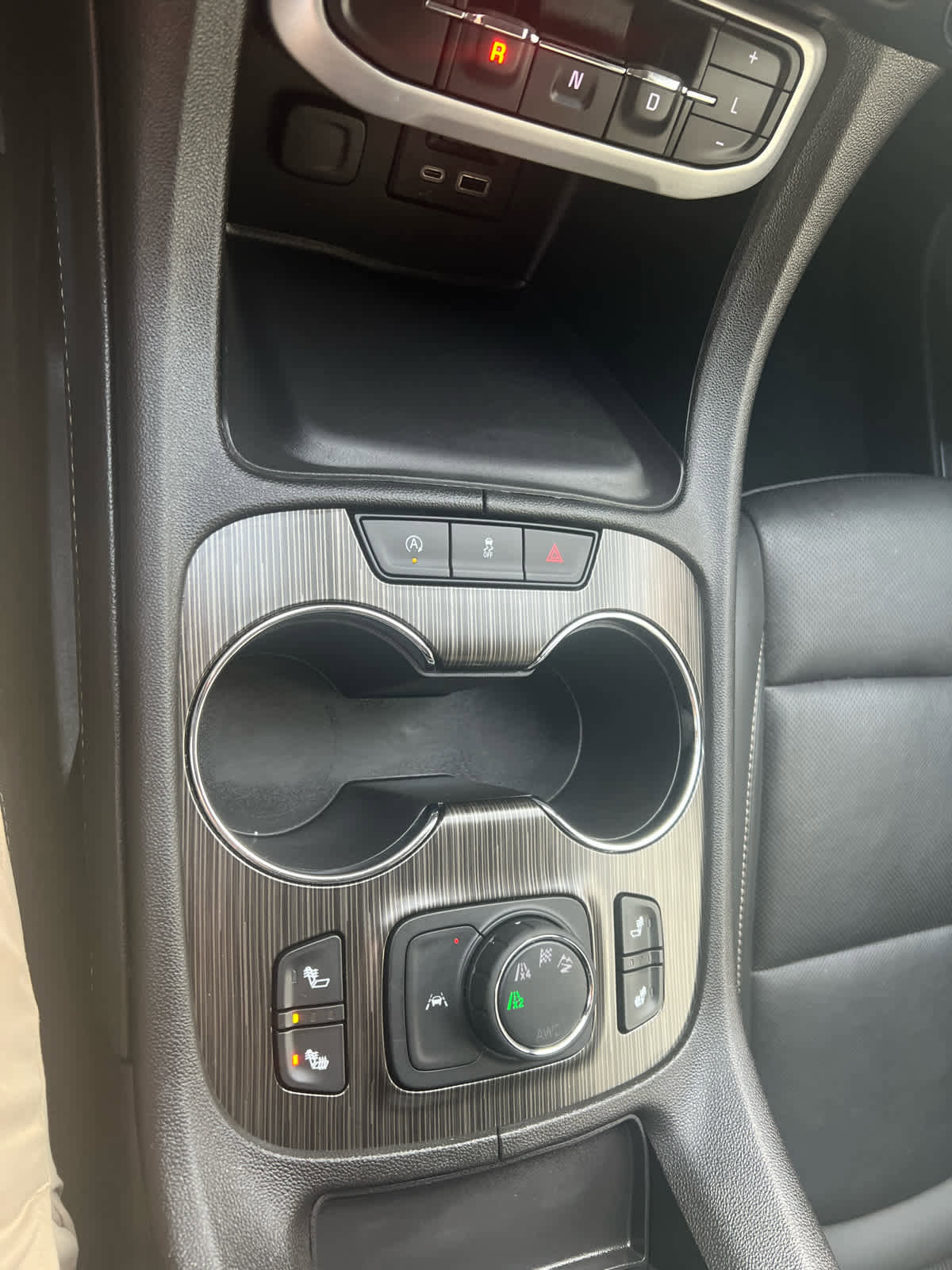 Used 2023 GMC Acadia SLT image 28