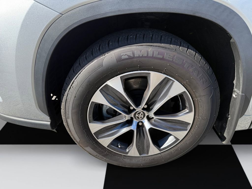 Used 2024 Toyota Highlander XLE image 14