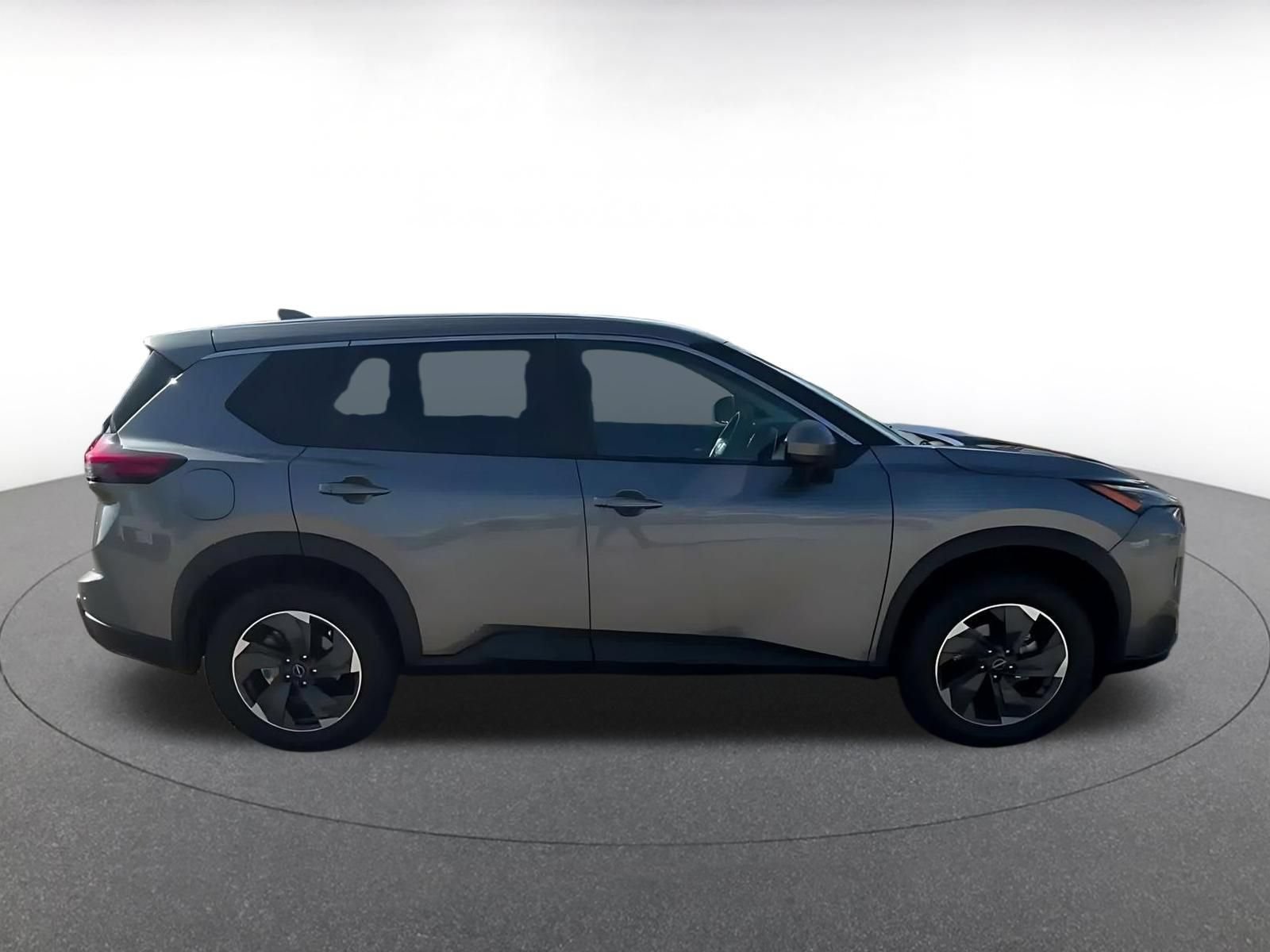 Used 2025 Nissan Rogue SV FWD image 15