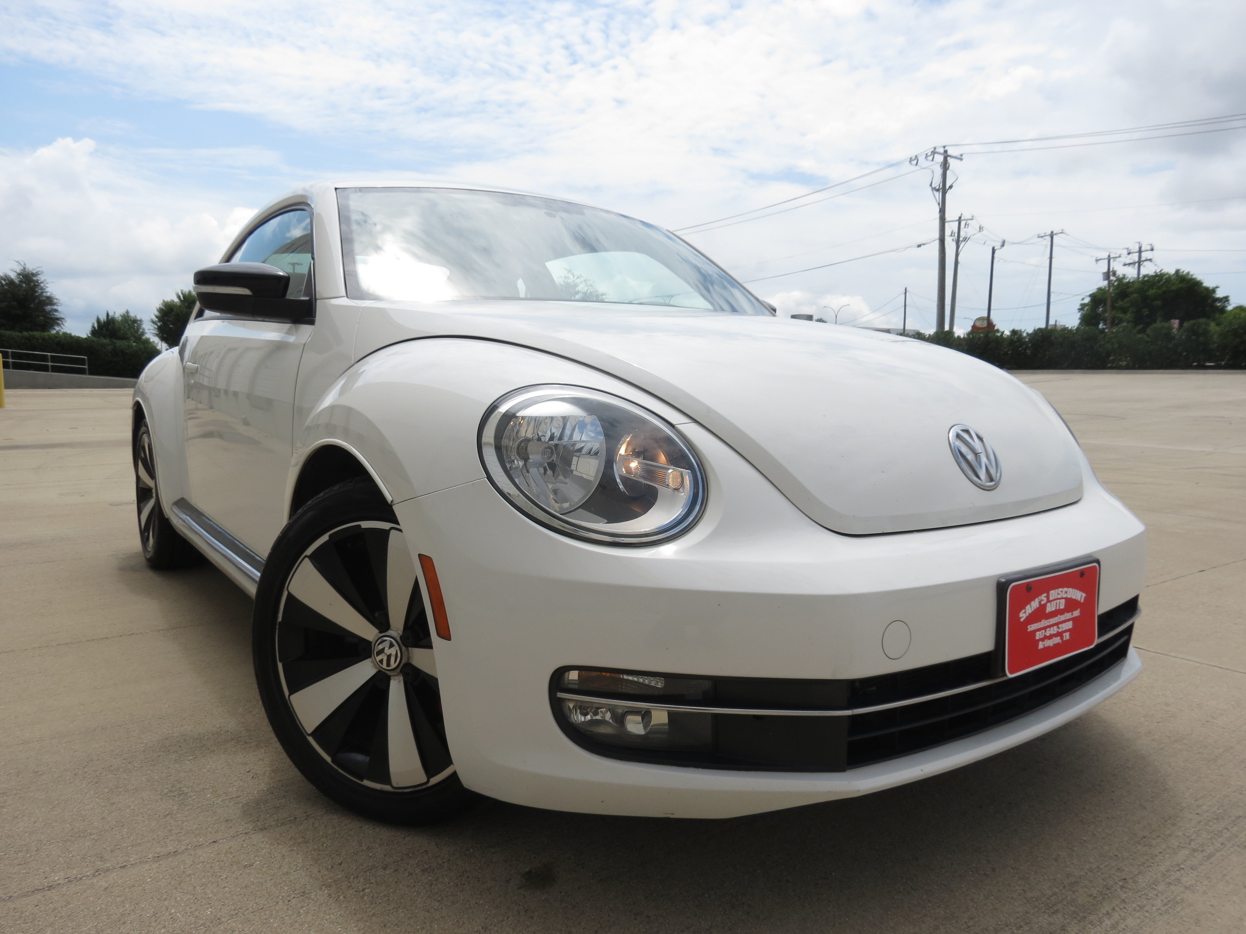 Used 2012 Volkswagen Beetle Turbo FWD image 2