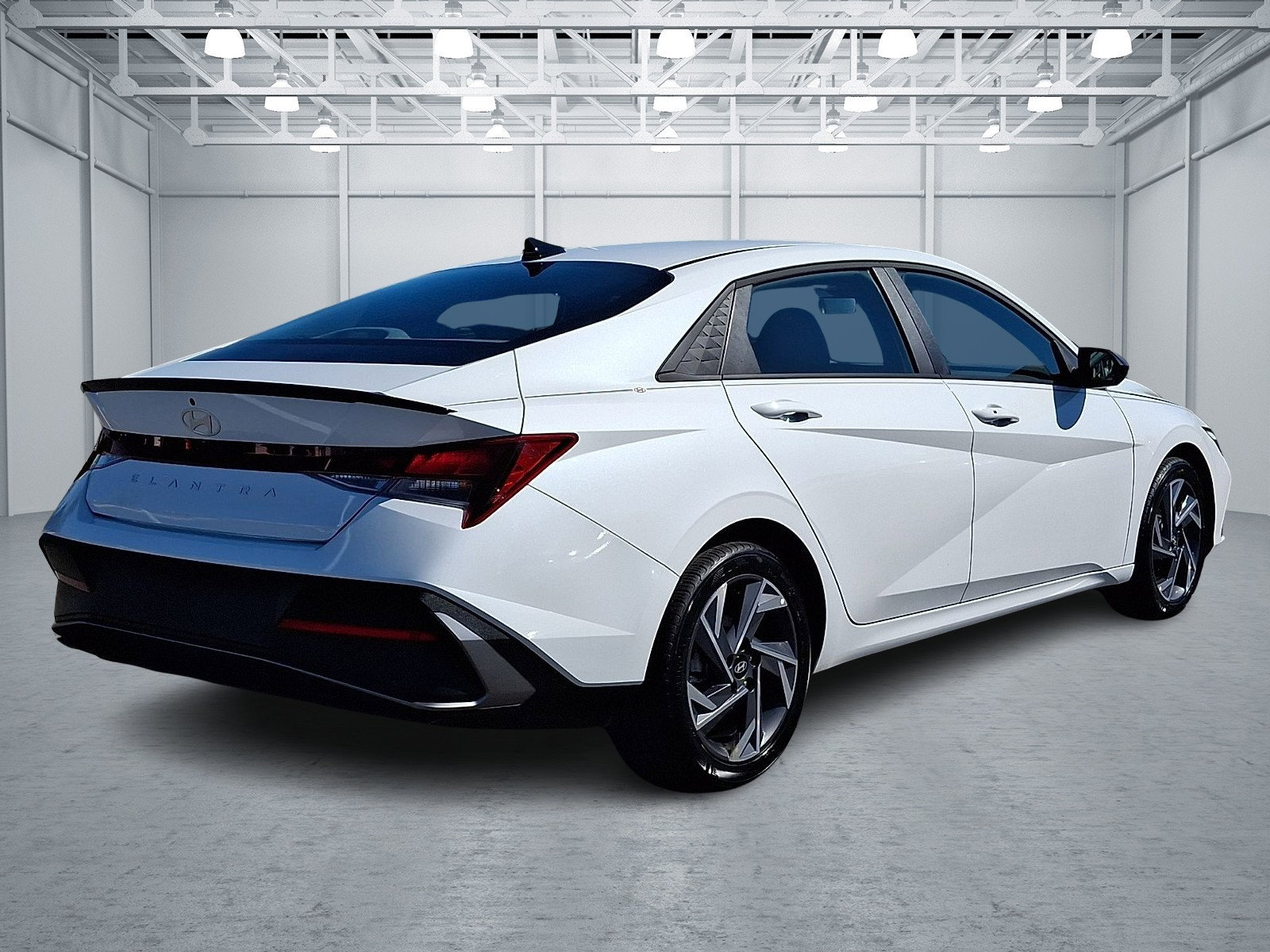 Certified 2025 Hyundai Elantra Sport FWD image 6