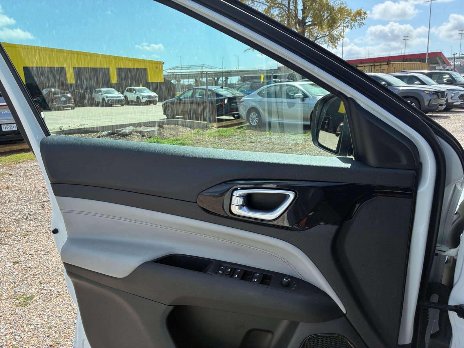 Used 2025 Jeep Compass Limited image 15