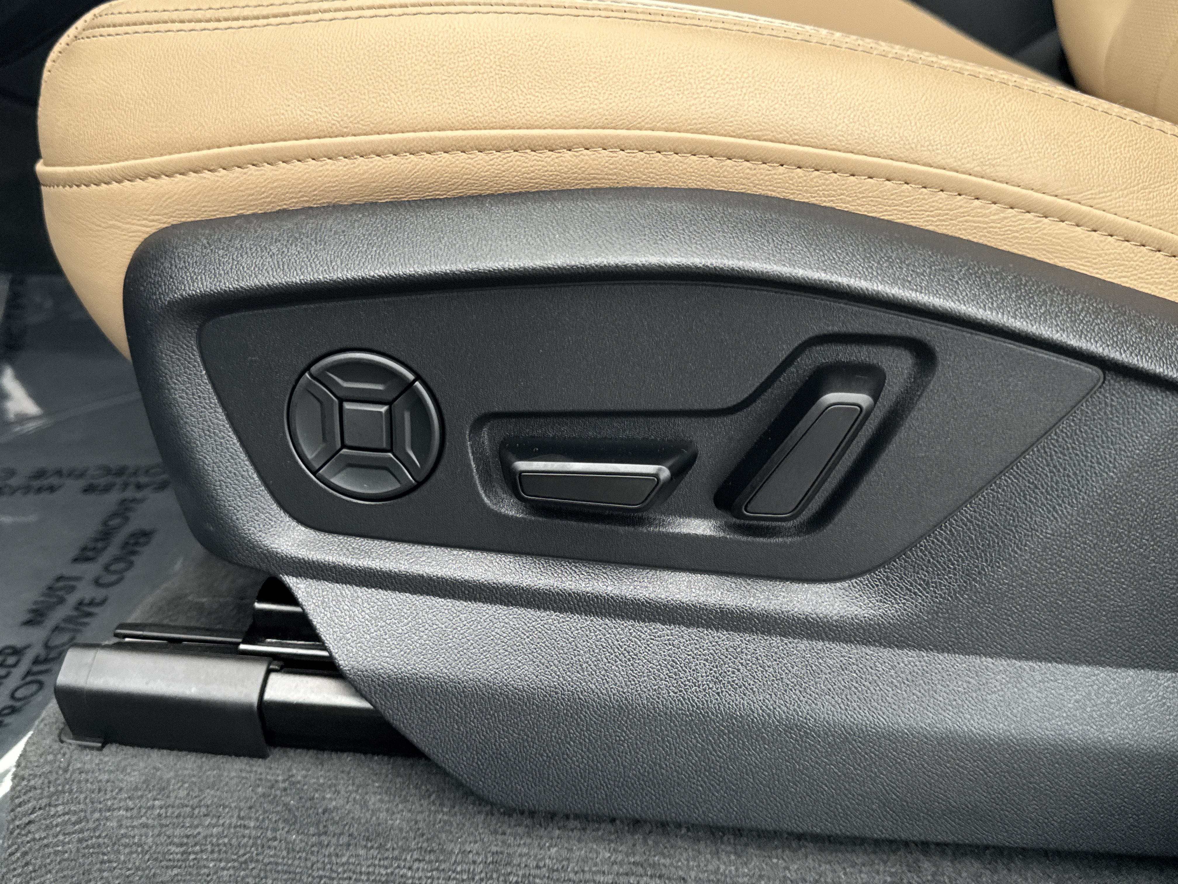 Certified 2025 Audi Q8 Premium Plus AWD/4WD image 22